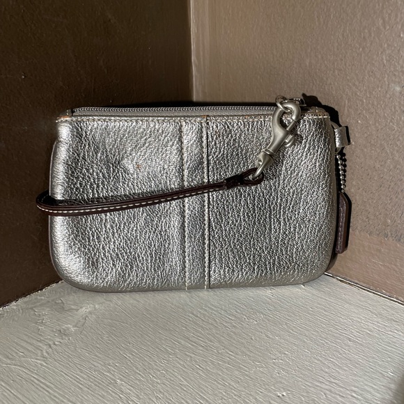 Coach wristlet - Picture 2 of 5